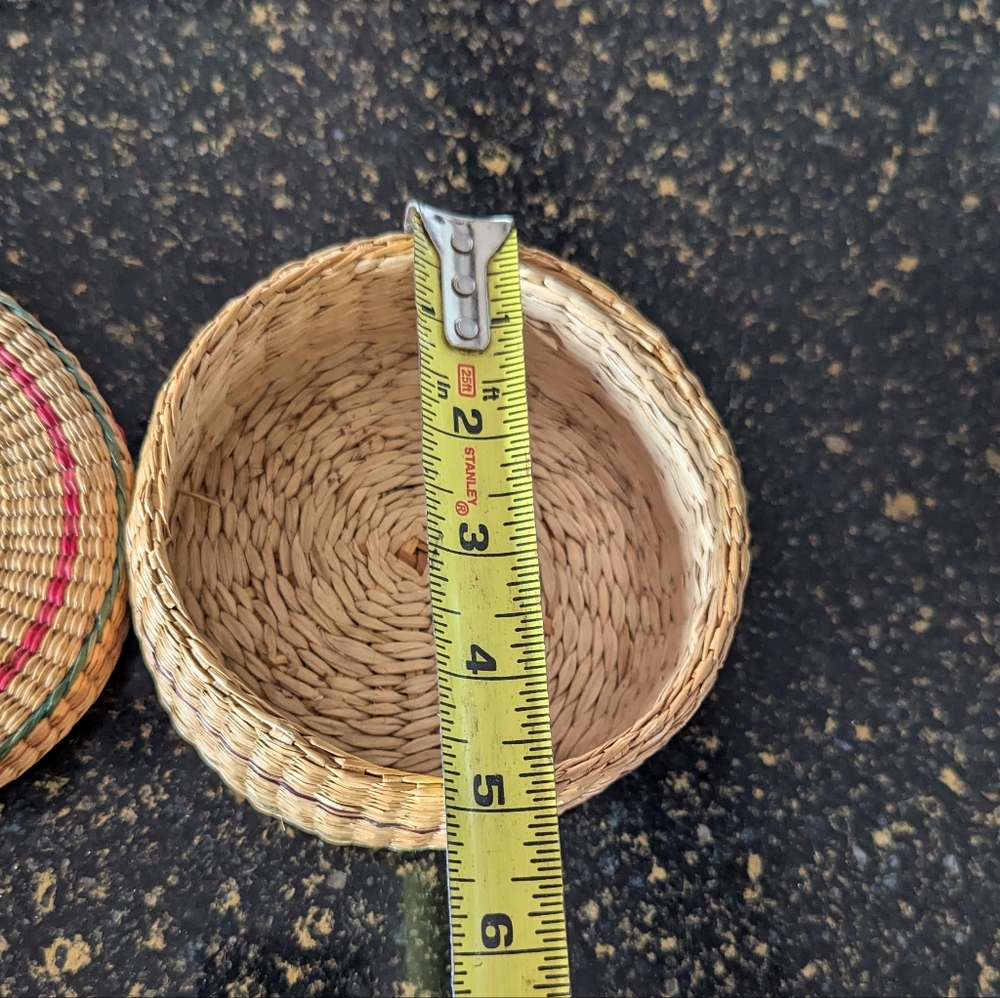 Small Lidded Basket - Picture 4 of 6